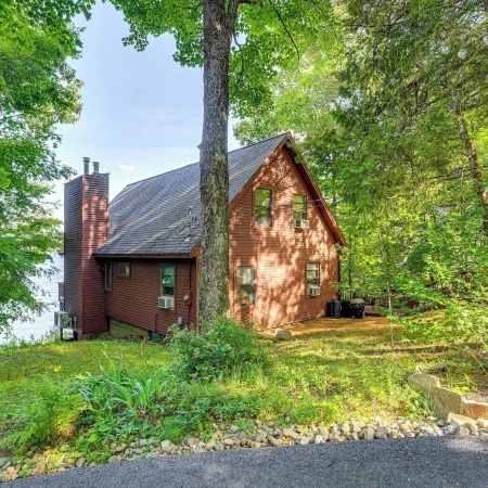 'sweet Serenity' Schroon Lake Family Retreat!