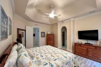 Naples Retreat w/ Saltwater Pool: 2 Mi to Beach! - Wifi