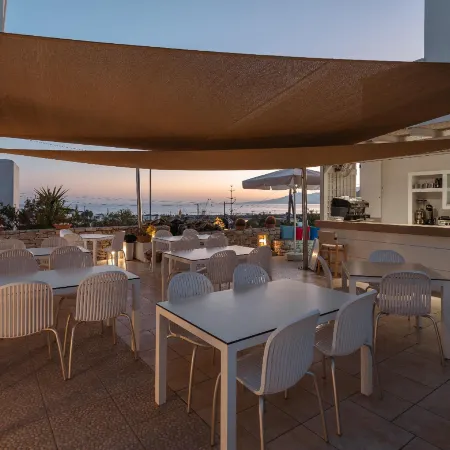 Mitos Suites Отели рядом с достопримечательностью «Портара»