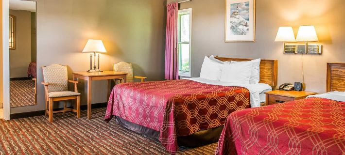 Econo Lodge Lakeview Hotels in Marquette