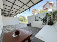 MP Villa Boulevard 43 Malang Karang Ploso 호텔