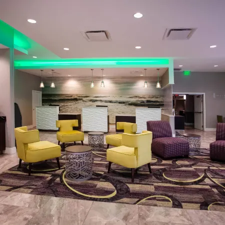 La Quinta Inn & Suites by Wyndham Virginia Beach Отели рядом с достопримечательностью «Кроатан-Бич»