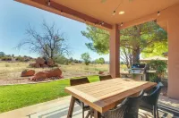 Zion Area Home w/ Scenic Views & Private Hot Tub! - 방갈로