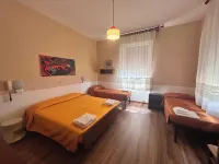 Villa Pina Senigallia a 1 min dal mare con giardino e parcheggio Hotel a Senigallia