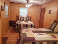 Family Cabin with Hot Tub & Game room. 8.3 miles from Appalachian Ski Mt. Hotels in Caldwell County