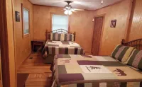 Family Cabin with Hot Tub & Game room. 8.3 miles from Appalachian Ski Mt.