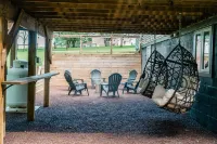 Cozy Retreat with Modern Charm - Inviting Country Haven Hotels in West Donegal Township