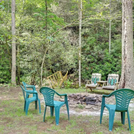 Secluded Cross Creek Cabin w/ Deck & Fire Pit!