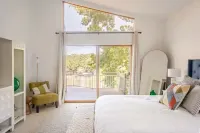 Spacious Lake Hamilton House with Pool and Hot Tub!