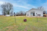 Missouri Couple's Retreat: 'Shouse' w/ Patio, Yard - Homestays