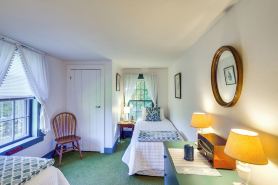 Tranquil 3 BR Stockbridge House w/ Private Deck!