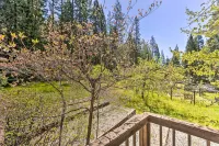 Vibrant Weaverville Escape w/ Deck & Creek! - Homestays