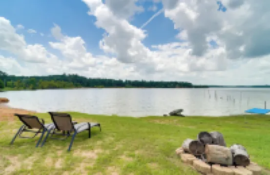 'lakeside Haven' w/ Deck & Views in Jefferson!