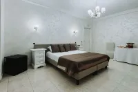 Bee Queen Hotel