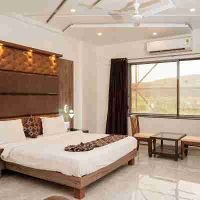 Hotel Grand Sarowar and Shakuntal Lawns Rooms