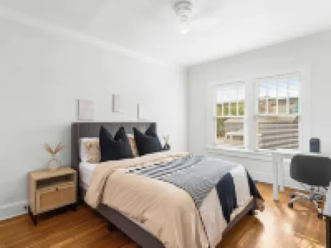 Charming 2-bedroom apartment in dowtown Decatur/ 20 min from downtown ATL Hotels in Decatur