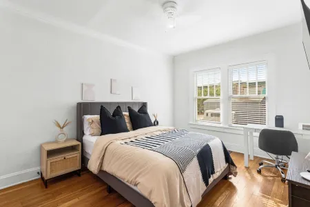 Charming 2-bedroom apartment in dowtown Decatur/ 20 min from downtown ATL