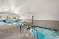 Spark by Hilton Eden Prairie - parking