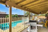 'Coyote Casa' w/ Mtn Views in Tuscon Desert Oasis - Private Pools