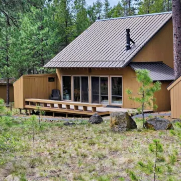 Sunriver Charmer-Updated Family Cabin w/SHARC, Village Access-Comfortable for 6