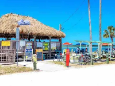 Nautical Landings West close to Honeymoon Island and dock access! Hotels in Dunedin