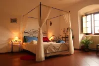 House on Florence Hills - 4 Miles Away from Downtown Florence!