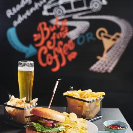 Moxy Warsaw City Отели рядом с достопримечательностью «Башня банка Пекао»