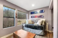 Ski In, Ski Out! 3 BDR Steps From Stagecoach Lift - Homestays