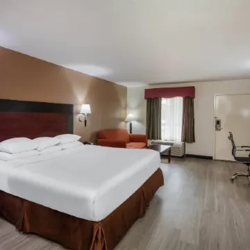 Days Inn & Suites by Wyndham Tyler