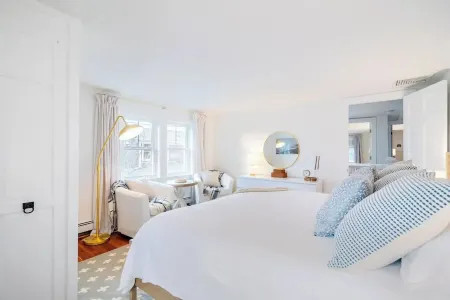 Downtown Chatham Gem – Walk to Beach, Shops, C.B.I, & Dining Family-Friendly!