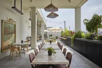 Hotel Genevieve