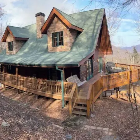 Charming Mountain View Cabin, Rumbling Bald, Lake Lure