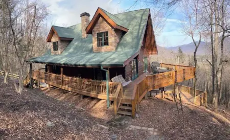 Charming Mountain View Cabin, Rumbling Bald, Lake Lure