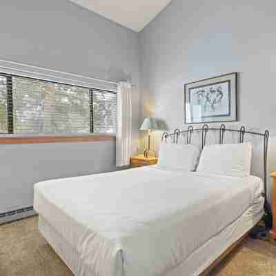 2BD+loft Ski-in Breck Condo Rooms