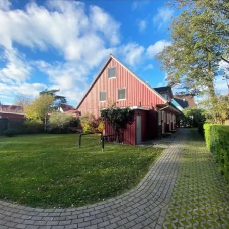 Beautiful vacation home in a top location with a large garden - for family and friends