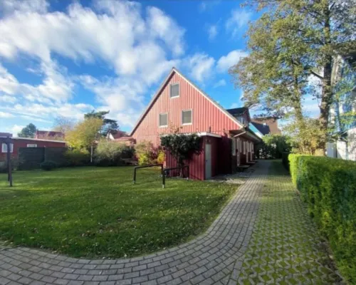 Beautiful vacation home in a top location with a large garden - for family and friends Hotels in Prerow