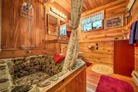 Private 'Yaak River Hideaway' w/ Deck & Mtn Views! - Parking