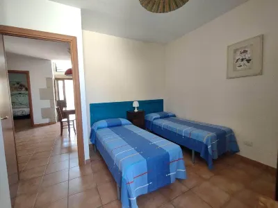 Near the sea, in a typical farmhouse surrounded by orange trees with pool, BBQ. Hotels near Clubmed kamarina