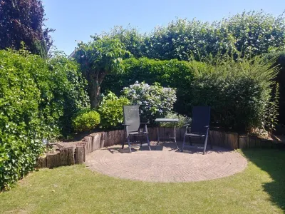 Spacious and homely apartment, private garden, fully equipped, close to nature Hoteles en 