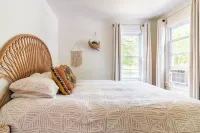 Charming Lakeside 2-bedroom cottage in lovely Alburgh, VT 알버그 호텔