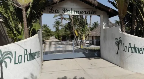 KëR Nibissawe: Villa with a resort style pool at guarded residence by the beach Hotels in Oussouye