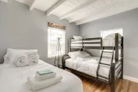Bright Pinellas Park Getaway w/ Private Pool! - 3-Sterne