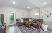 King bed Crystal Lake Mchenry Cary Cozy Hotels in Algonquin Township