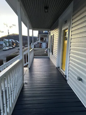 Newly renovated 3 bed 2 bath house in Clifton Forge, Va Отели рядом с достопримечательностью «Humpback Bridge»