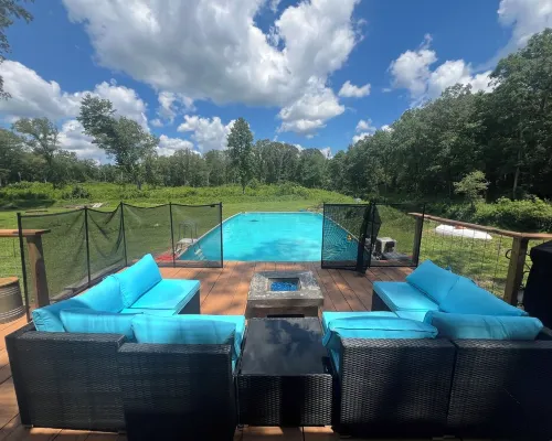 Charming 3-BR Cabin/House, Pool, creek, 35Acres with Fiber Internet in Pikeville Hotels in Bledsoe County