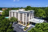 Hampton Inn Raleigh/Cary Hôtels à proximité de : Aspen Center