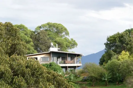 Rural Studio Retreat with Stunning Mountain Views
