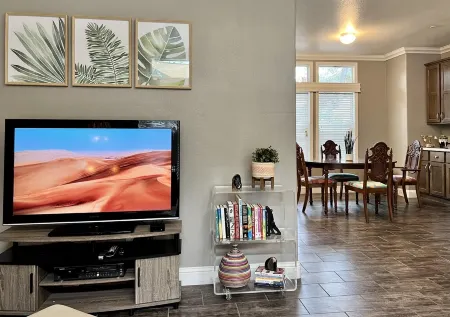 Bright & Beautiful Rose Bowl Retreat