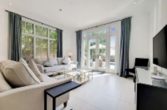 Lovely sea view furnished apartment