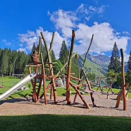 Chalet zur Rose 3-room apartment "Alpen Lilie" 2-8 persons (95m2) Отели в г. Гемайнде Берванг